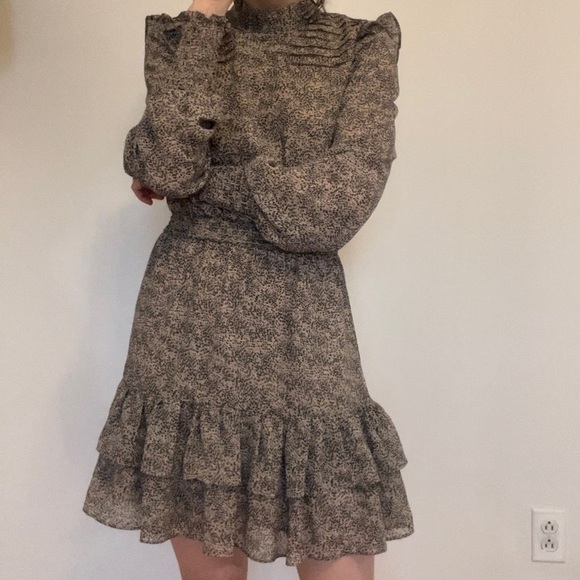 Feminine dress - Picture 5 of 12